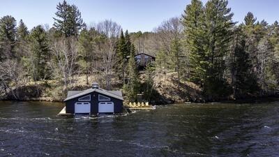 Muskoka  Lakehouse for sale:  6 bedroom 2,200 sq.ft. (Listed 2024-04-23)