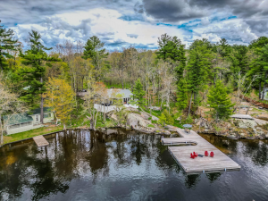 Muskoka Lakehouse for sale:  3 bedroom 1,218 sq.ft.