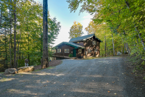 Lake of Bays House for sale: 4 bedroom 3,300 sq.ft. (Listed 2025-08-01)